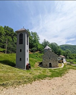 Манастирска порта и конак