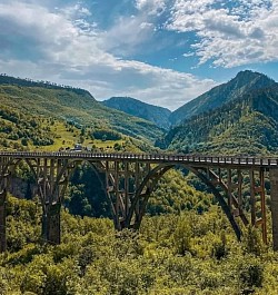 Највиши лук моста изнад реке Таре