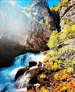 Село Ђурђевића Тара смештено у планинском пределу поред кањона реке Таре